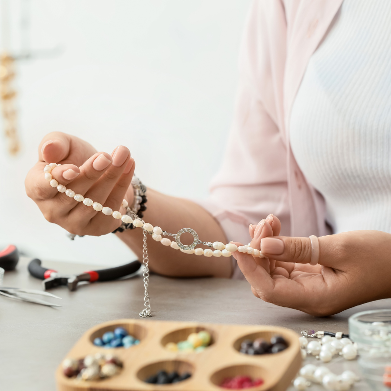Jewellery_3 A person makes a necklace with beads
