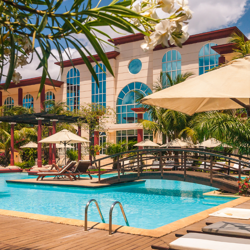 Travel grid 4 Pool at a luxury hotel
