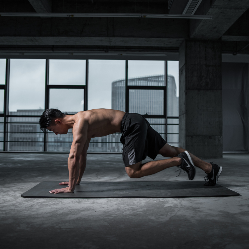 man doing mountain climbers